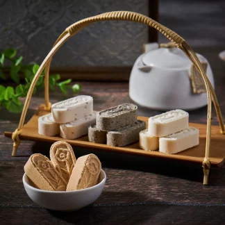 金龍彩平安糕(綠豆糕,鹹糕,芝麻糕,杏仁牛奶糕)